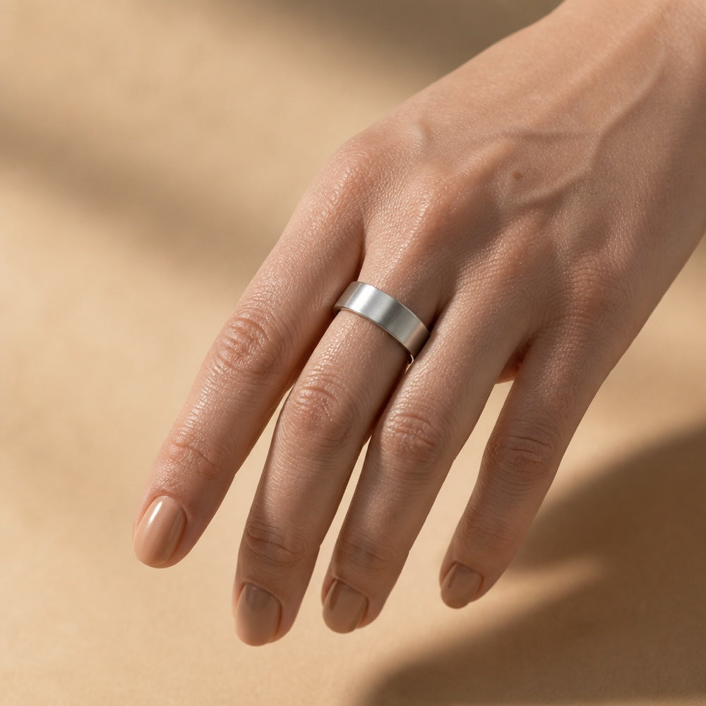 Sofia wearing VYORA smart ring